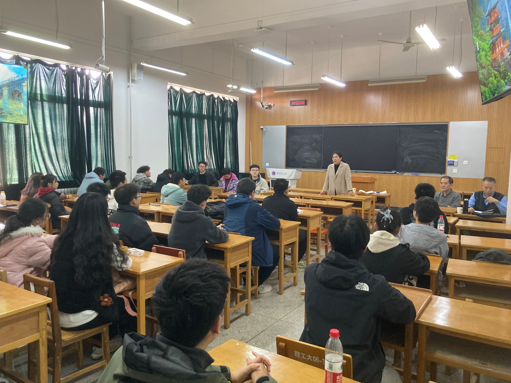 Bodogbodog集团官网召开大一、大二员工座谈会